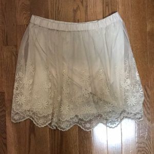 Stunning mini skirt!